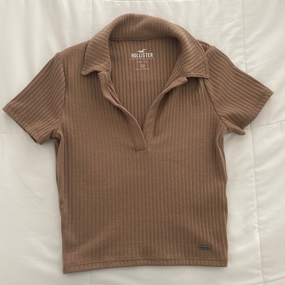Hollister- Must Have Collection Baby Tee Brown Size: XS